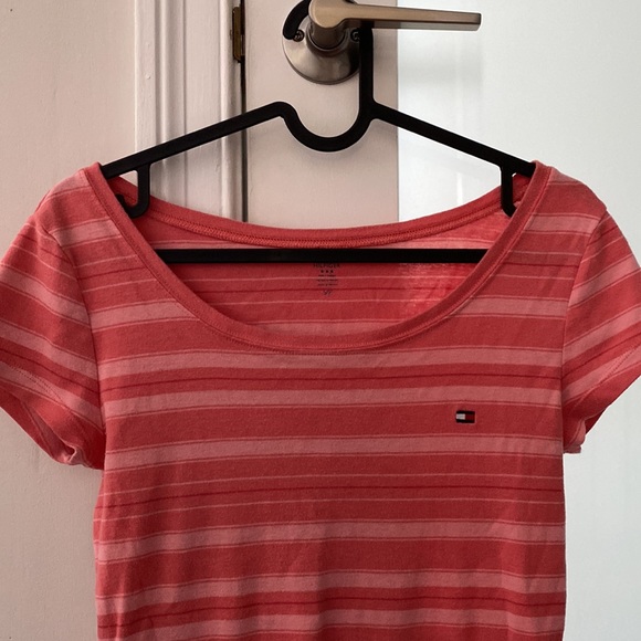 3 for $20 - Salmon Tommy Hilfiger Vintage Round Neck Top - Picture 4 of 5
